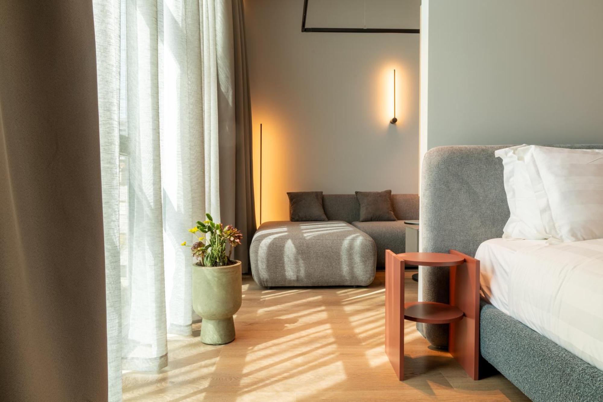 Zins Luxury Hotel