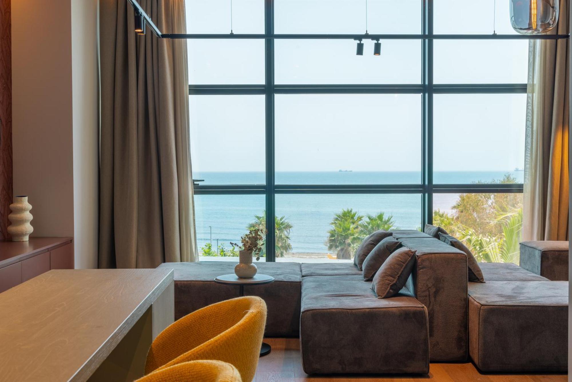 Zins Luxury Hotel